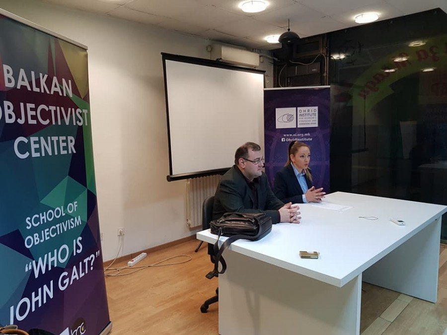 Професорот Грегори Салмиери како предавач на отворениот час на Школата за објективизам во Скопје